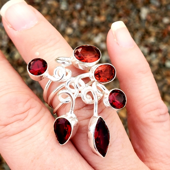 New Twisted Garnet Silver Ring. - Picture 11 of 12